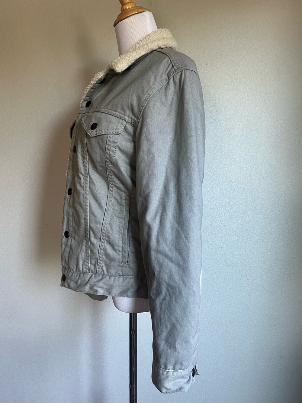 Levi’s Gray Sherpa Trucker Jacket, S - Picture 3 of 9